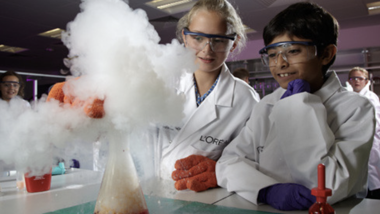 "Children in the Ri's L'OrealYoung Scientist Centre" by Royal Institution is licensed under CC BY-NC-ND 2.0.